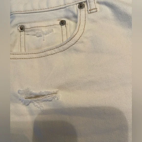 🔥NWT House of Harlow ivory distressed jean shorts. Size 27 - stylish shorts! - Picture 5 of 8